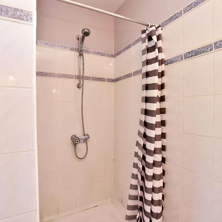 בית נופש Traditional With Pool Saint-Cernin-de-lʼHerm
