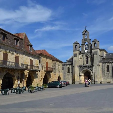 בית נופש Traditional With Pool Saint-Cernin-de-lʼHerm