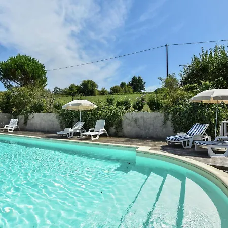 בית נופש Traditional With Pool *
